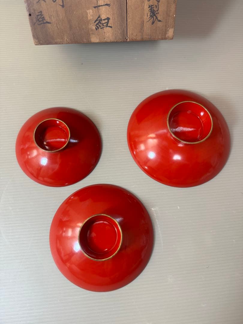 2904 根元和嶋製　沈金花草　三重盃