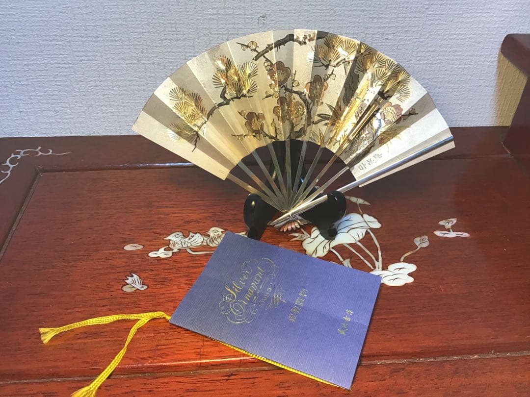 純銀 扇子 武比古 「松竹梅」7号 重さ約73g 縁起物 本物保証 純銀 扇子 武比古 「松竹梅」7号 重さ約73g 縁起物 本物保証 - メルカリ