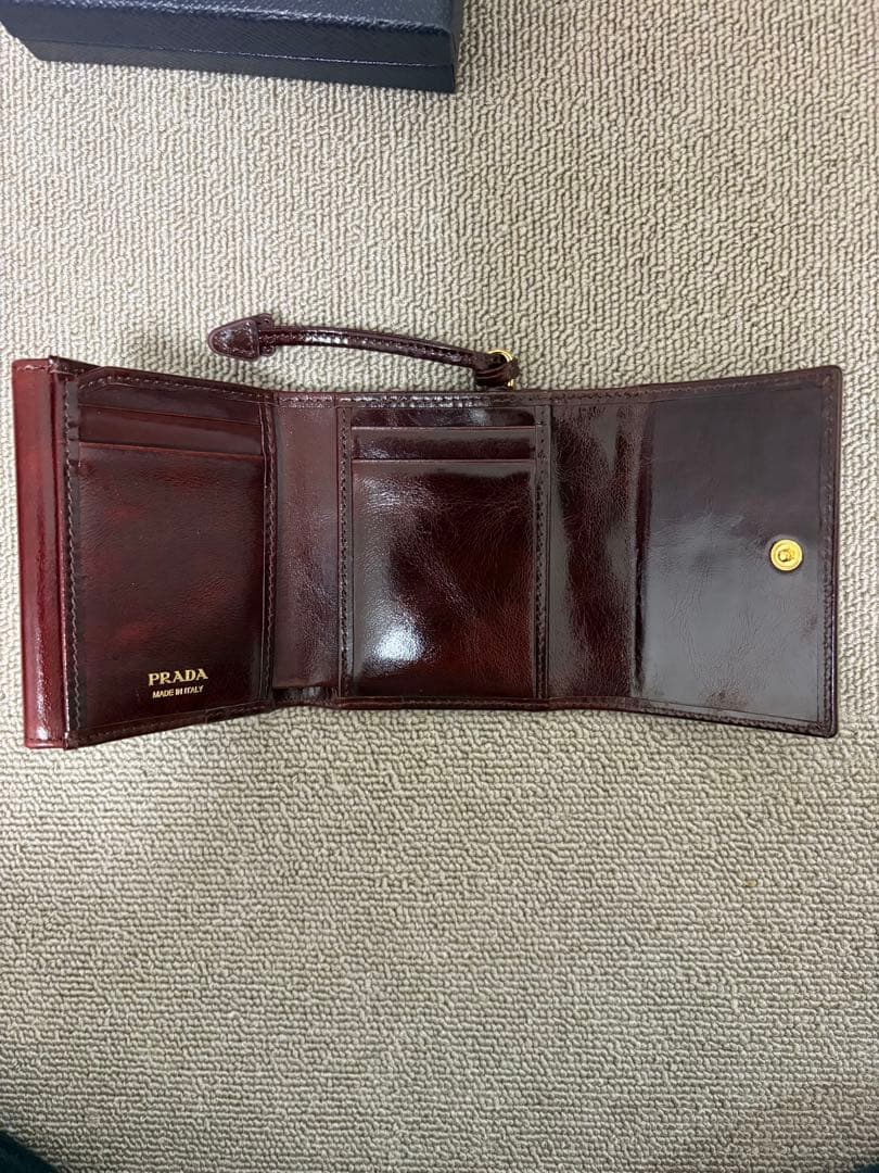 PRADA ソフトルックスレザー バーガンディ 三つ折り財布