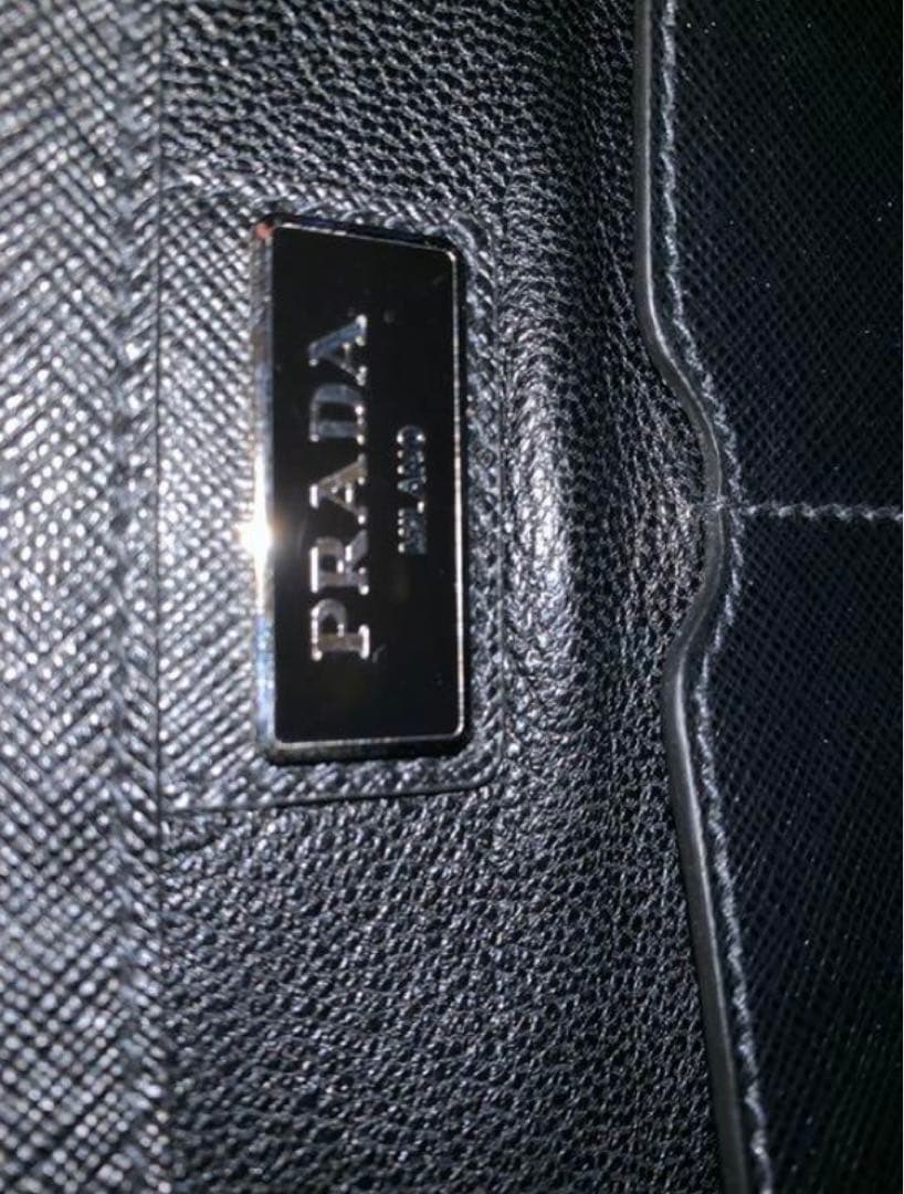 極美品プラダ　サフィアーノレザー