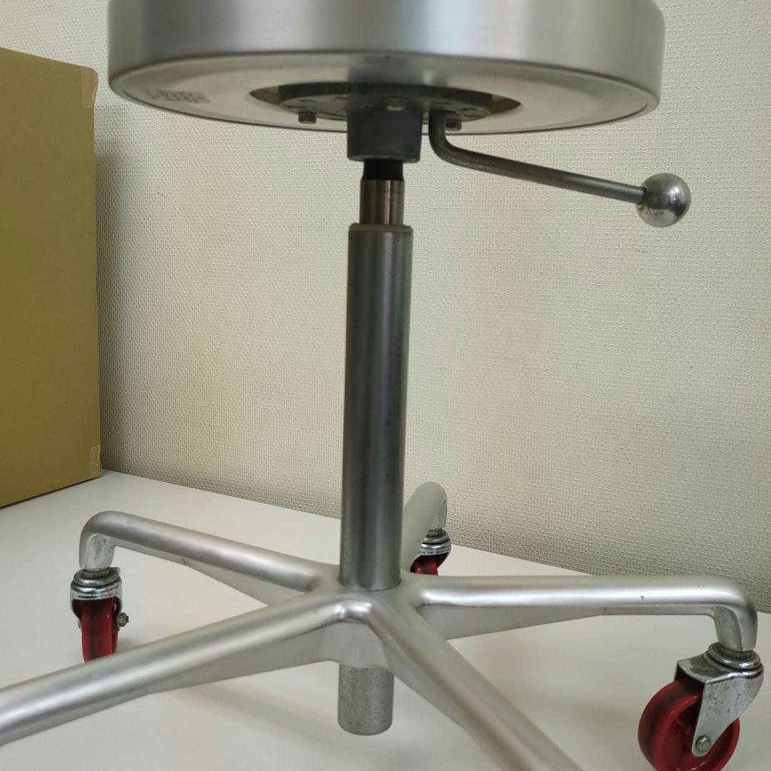 タカラベルモント アルミ Dスツール 赤キャスター