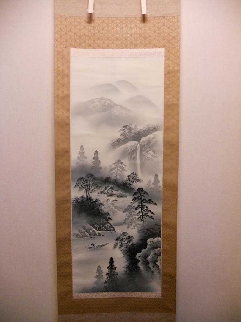 掛け軸 鈴木圭泉 水墨山水 絹本 希少 軸装 茶道具 掛軸 美品 です。