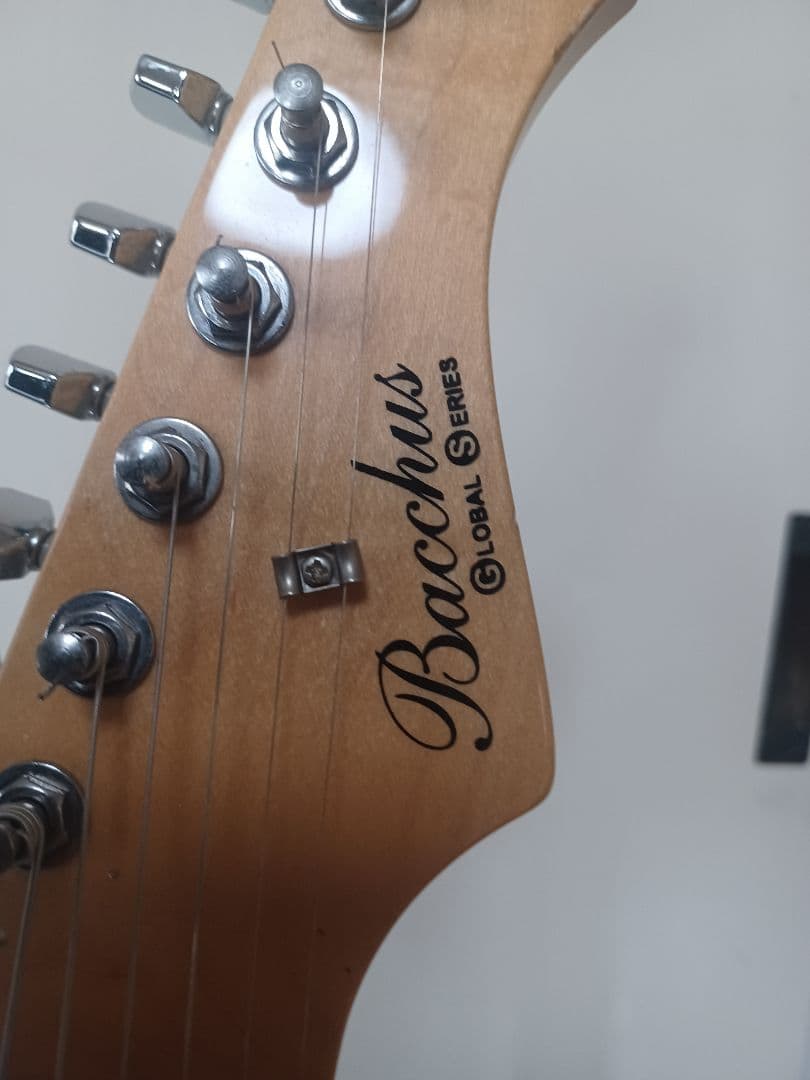 バッカス(Bacchus) エレキギター　ストラト