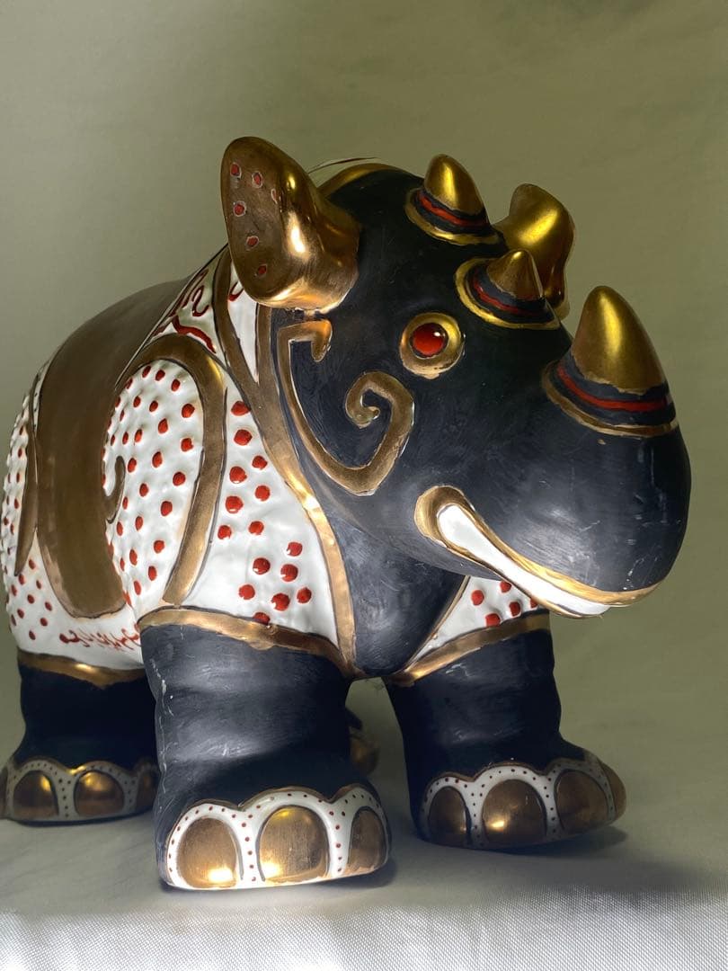 2626❣️ 幸運　サイ　置物　輸入品　ゴールド　風水