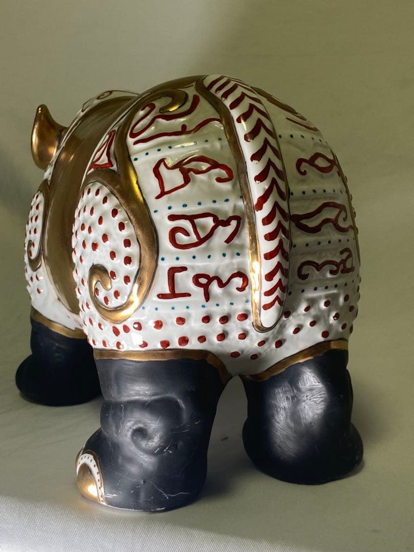 2626❣️ 幸運　サイ　置物　輸入品　ゴールド　風水