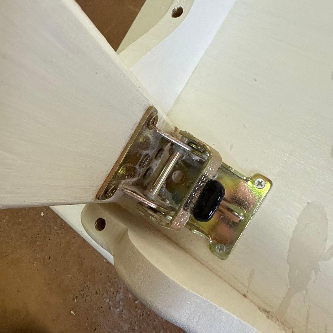 マニーローズタイルを使った 折りたたみローテーブルカッティング