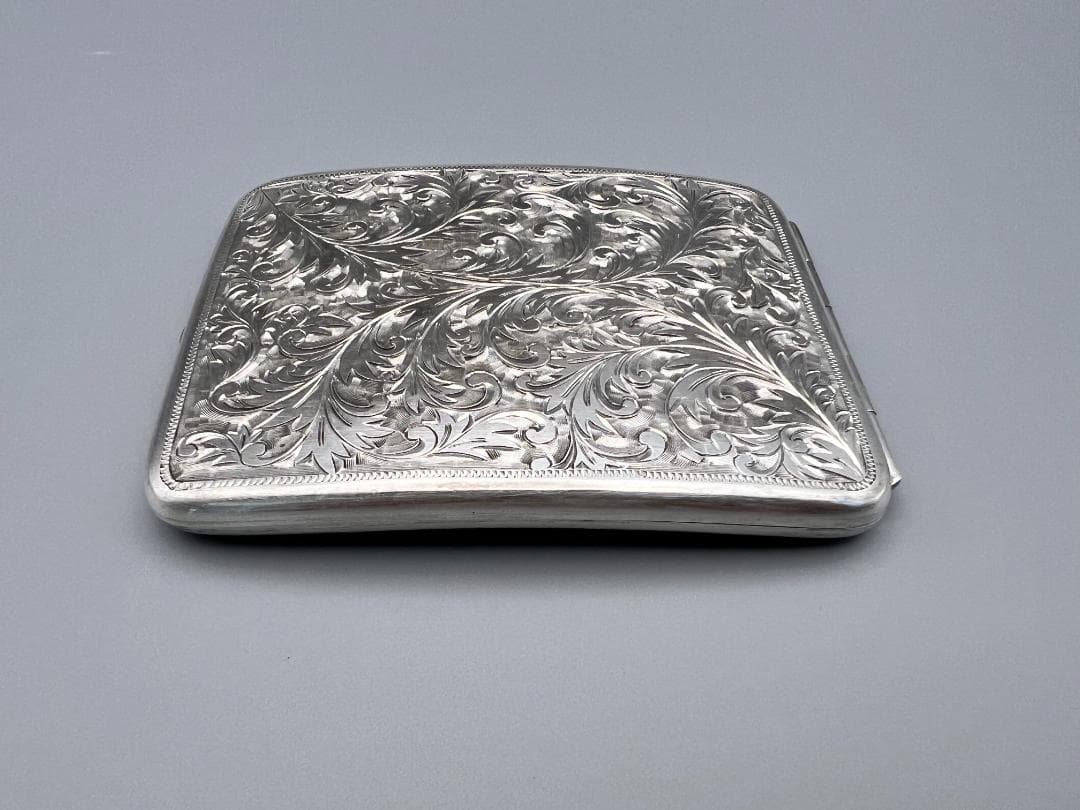銀製　シガレットケース　唐草文　両面手彫　煙草入れ　タバコケース 　重量125g
