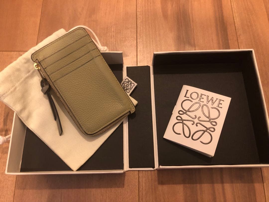 LOEWE オリーブグリーン ケース パース