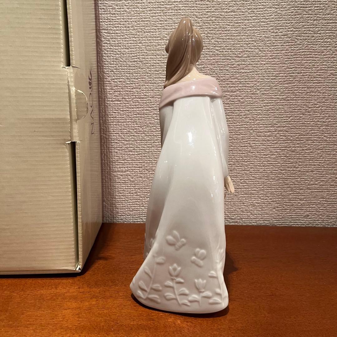 新品 未使用 くまのプーさん リヤドロ NAO 箱入り 人形 陶器