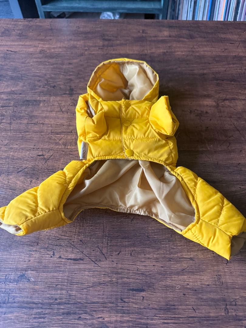 Xmas SALE 注目【美品】MONCLER 犬服 フード付き黄色 小型犬用