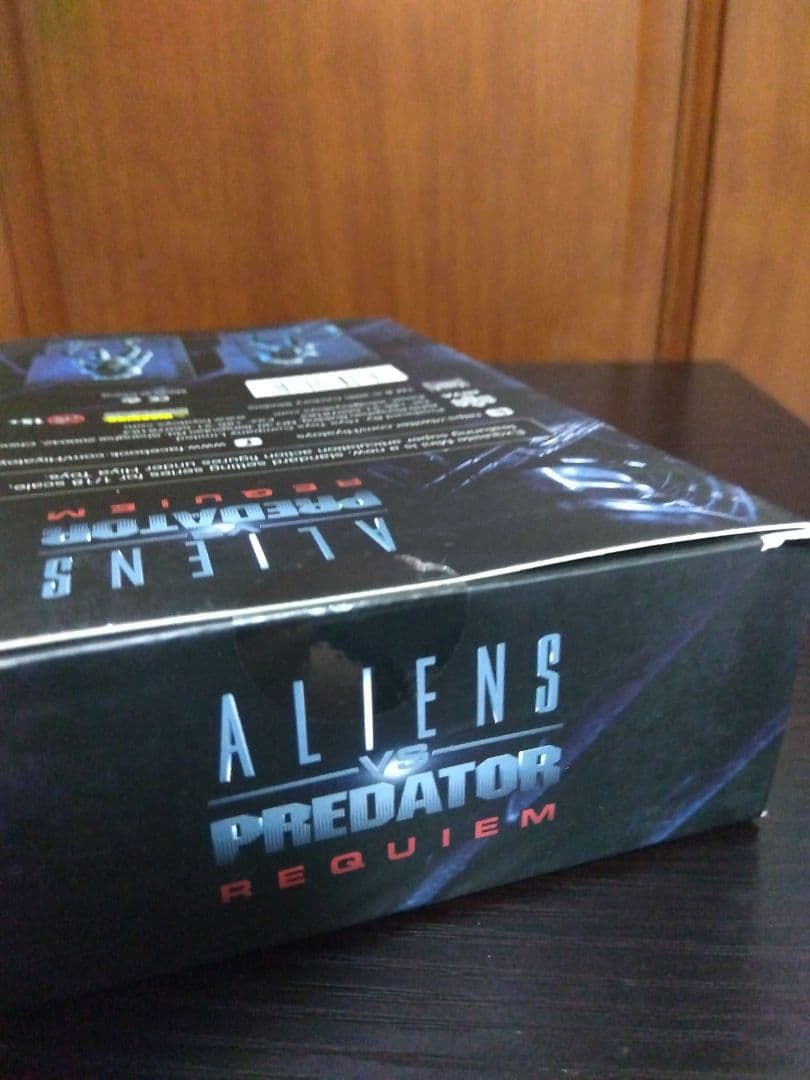 【送料込み】エイリアンVSプレデター 1/18アクションフィギュア プレデリアン