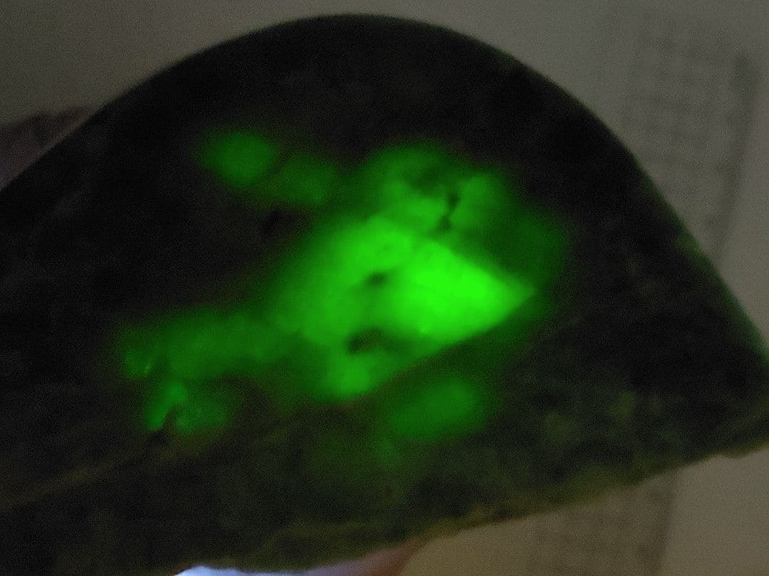 ミャンマー産 翡翠原石 144g 全体が緑の翡翠原石 A貨です