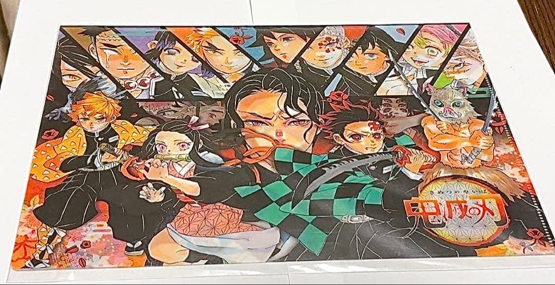 鬼滅の刃 クリアファイル 新品未使用 竈門炭治郎 我妻善逸 嘴平伊之助