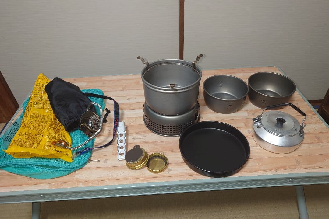 Trangia クッカーセットガス使用可能バーナーとケトルと燃料ボトル付