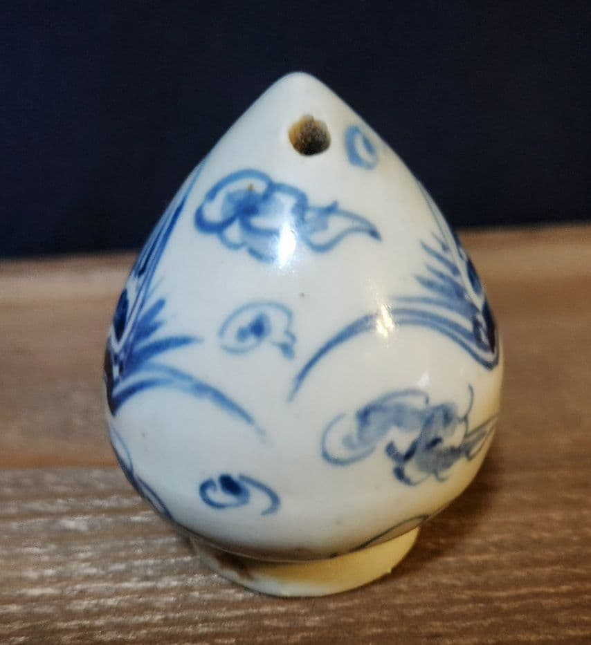 水滴　李朝　白磁　染め付　雲鶴絵柄