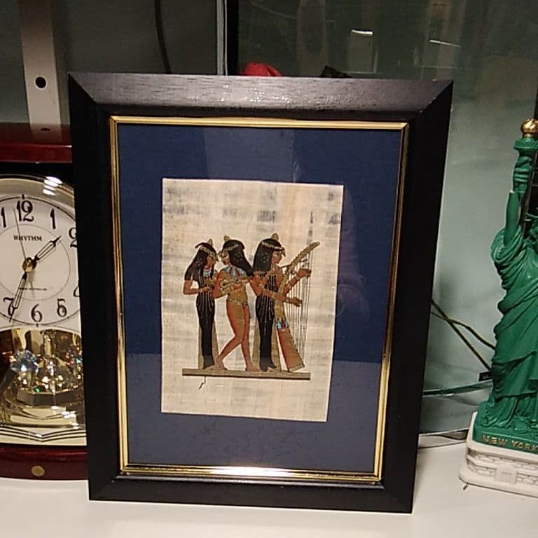 とある、有名な方から頂戴致しました。金があしなわれて居る様な絵画で御座います。