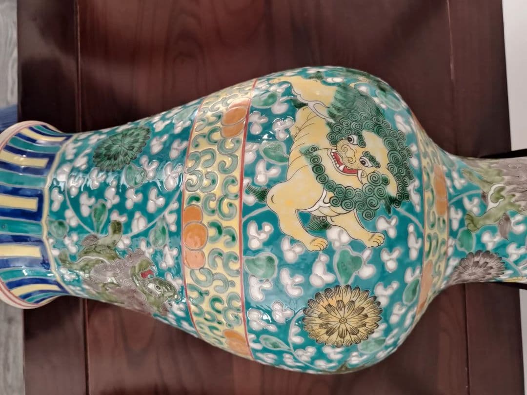 中国古美術品 清康熙緑地着花獅子紋魚尾瓶 工芸品 置物 - メルカリ