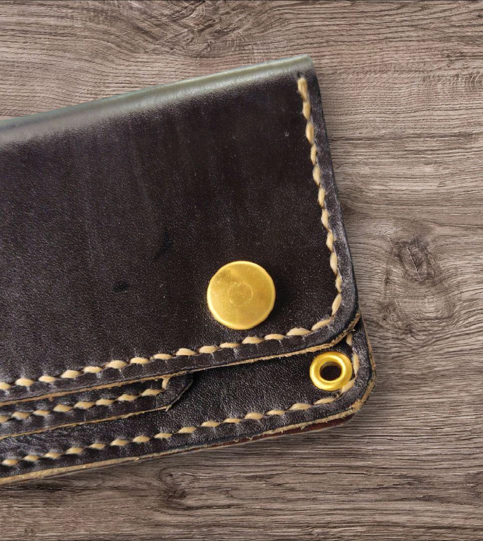 トラッカーウォレット　手染め　本革　ヌメ革　黒　一部分茶　ベージュの糸