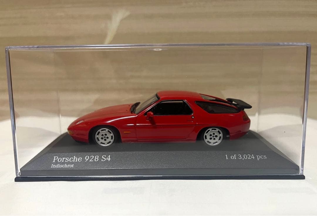 ミニチャンプス 1/43 ポルシェ 928 S4 1991 レッド
