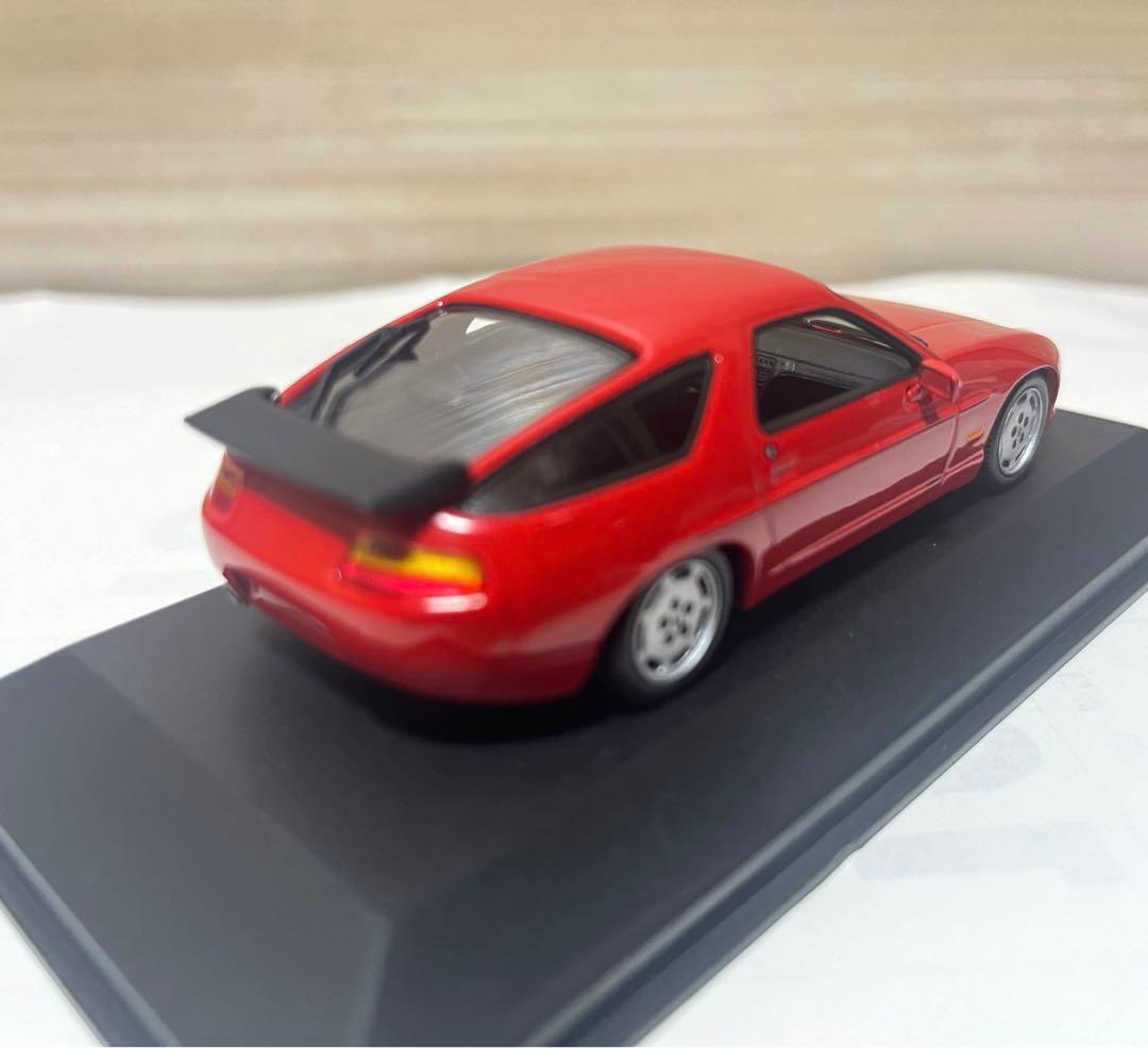 ミニチャンプス 1/43 ポルシェ 928 S4 1991 レッド