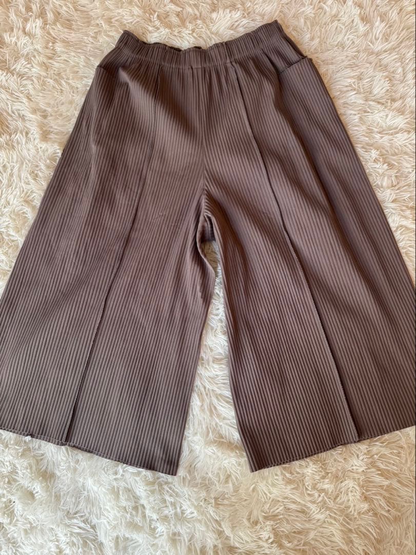 ISSEY MIYAKE me プリーツ ガウチョパンツ ブラウン Mサイズ 中古・古着通販】me ISSEY MIYAKE (ミーイッセイ ミヤケ) ベルト付