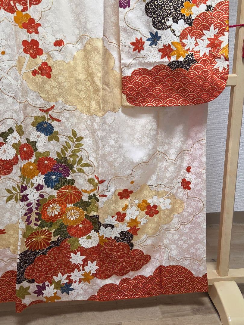 C◇着物くつろぎ 豪華 季節の花々 金彩 金駒刺繍 袷 正絹 成人式