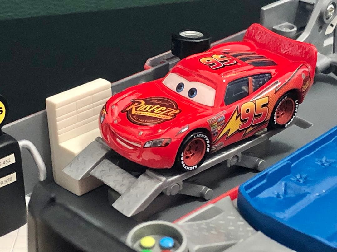 ★絶版！￼カーズ￼ V8カフェ&マック￼トレーラー& ミニカー17台￼セット￼