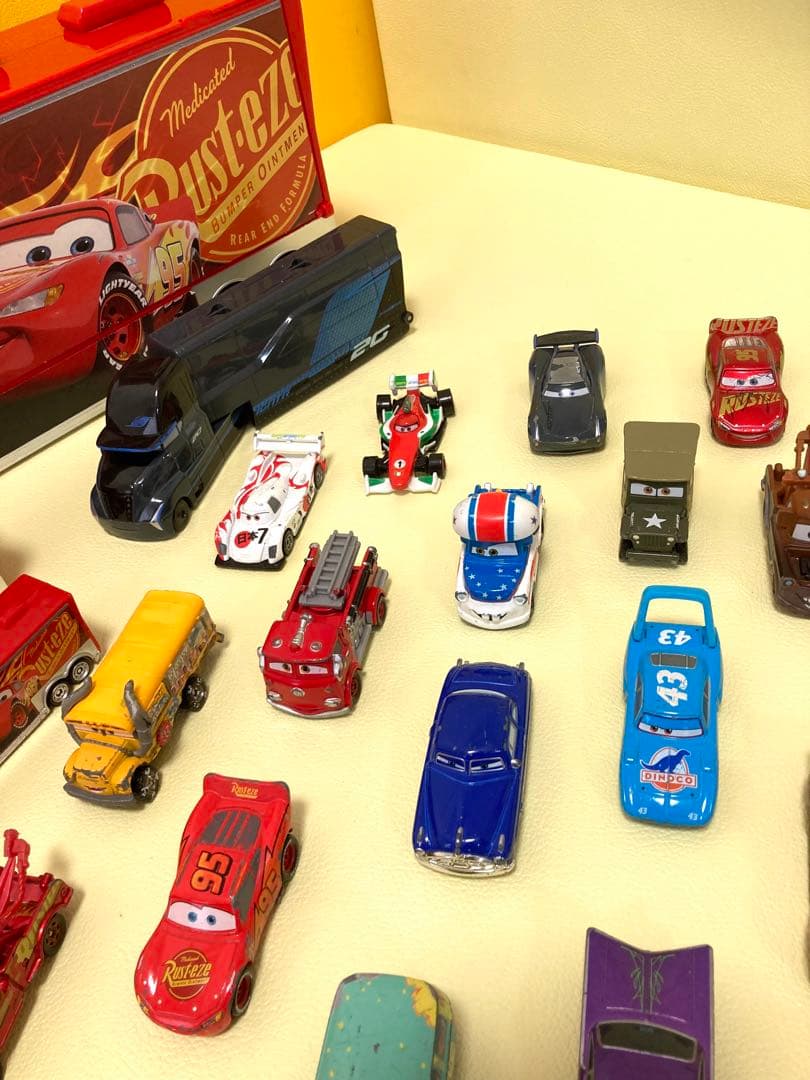トミカ　カーズ ミニカーセット 35台