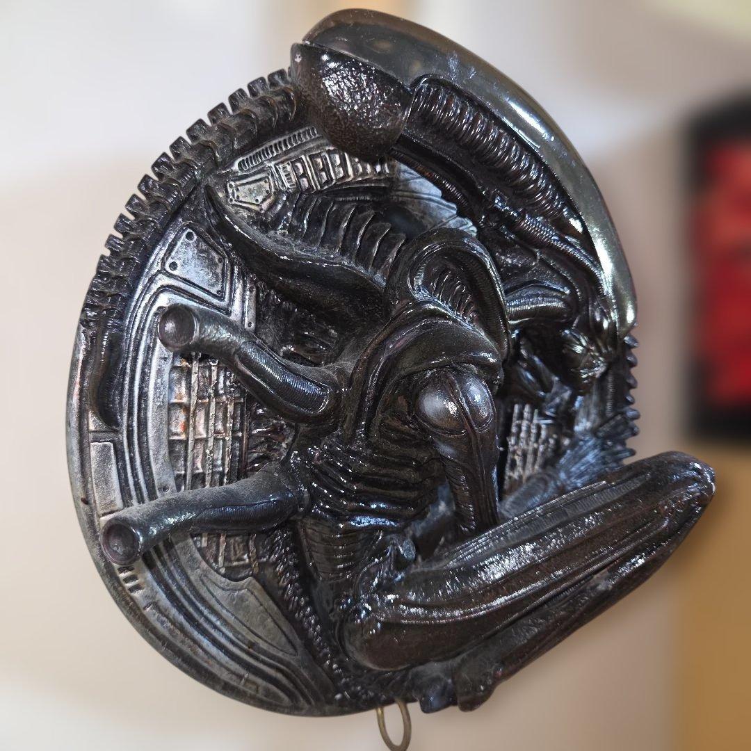 エイリアンフィギュア レリーフ[直径約30cm]