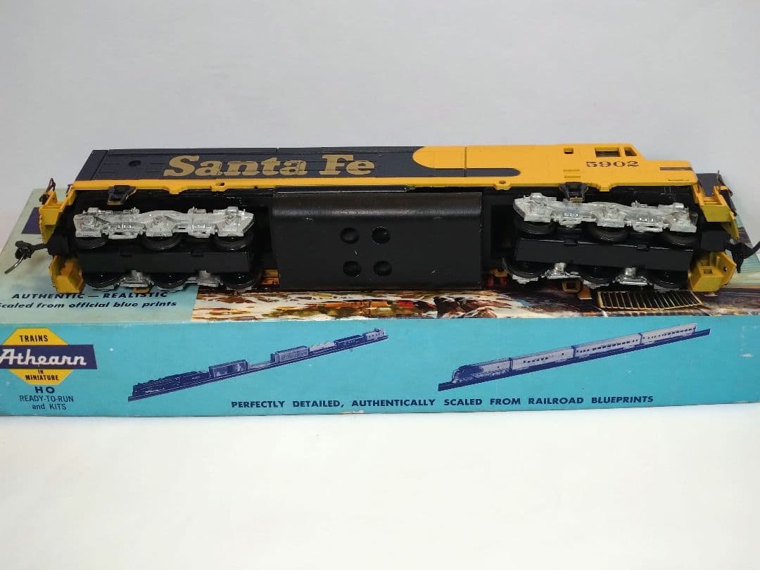 アメリカディーゼル機関車　ＡＴＳＦ Ｆ４５　(２台セット)