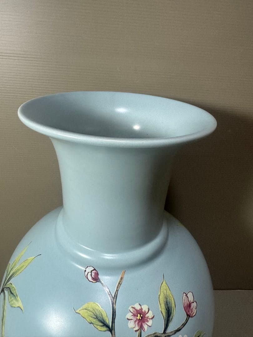 2106 古美術  大清雍正年製銘　天藍釉　花鳥紋橄欖瓶　珍蔵品　時代物