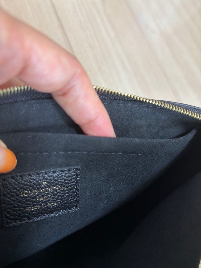 最後再値下げルイヴィトンミュルティポシェットアクセソワールアンプラント黒バッグ