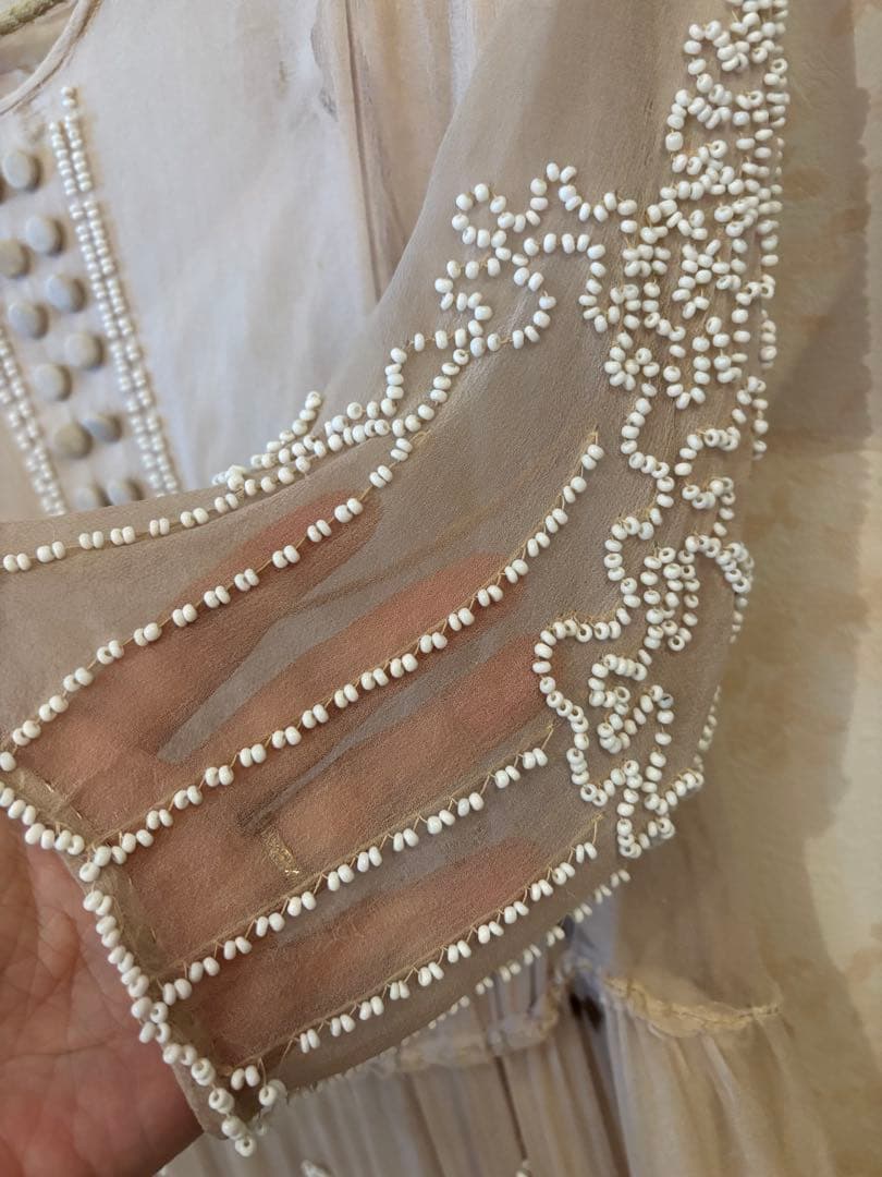 フランスアンティーク 絹シルクのエクリュカラー刺繍入りチュールドレス