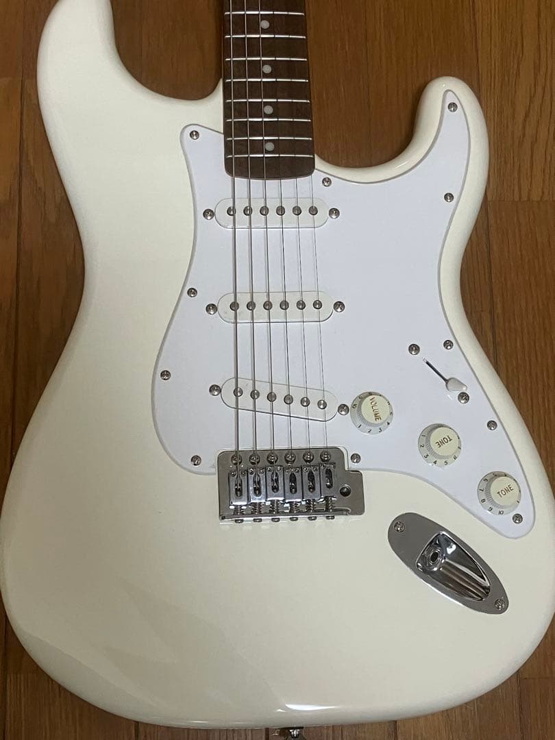 Squier Stratocaster ホワイト　ケース付き