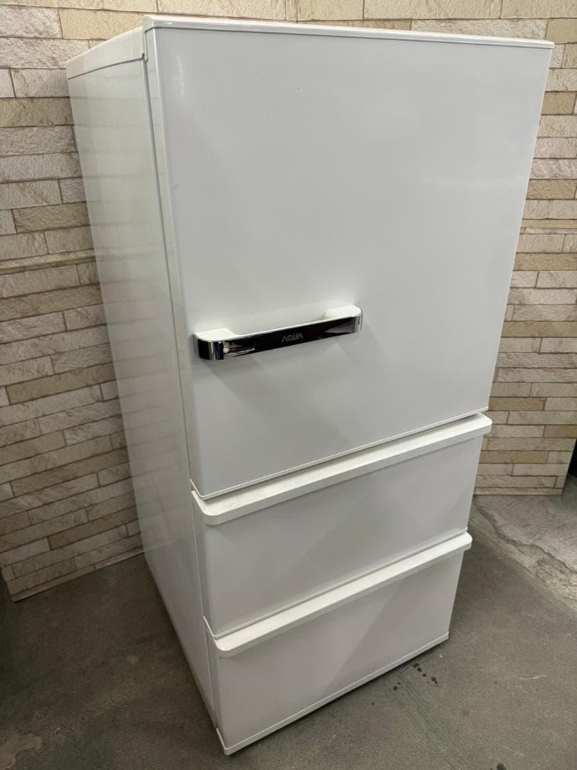 大阪送料無料★3か月保障付★冷蔵庫★2021年★AQR-SV24K(W)★R10 大阪送料無料☆3か月保障付き☆冷蔵庫☆アクア☆3ドア☆2021年☆AQR