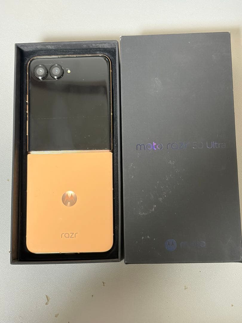 美品 Motorola Razr 50ultra 256GB アメリカ版 Motorola Razr 50 Ultra