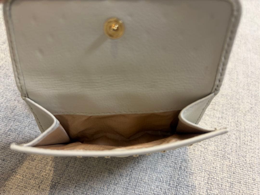 PRADA 三つ折り財布 スタッズ ホワイト 三角ロゴ