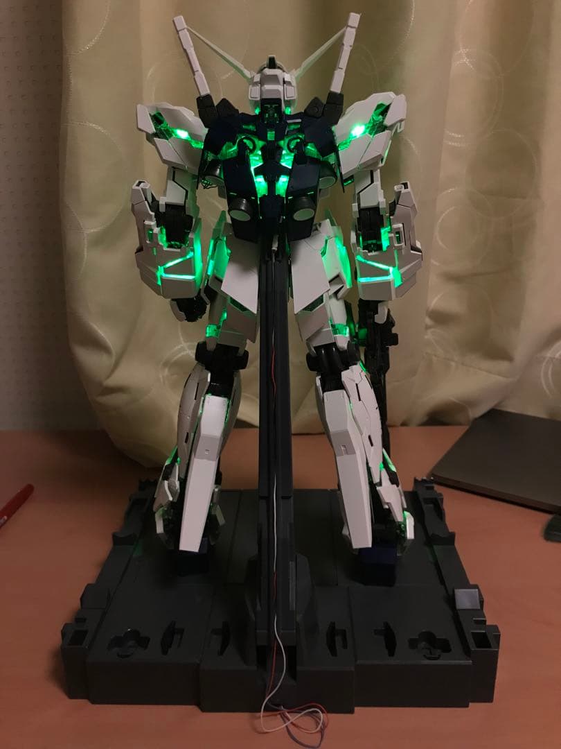 pg ユニコーンガンダム　透明サイコフレーム　多色led　ガンプラ　完成品