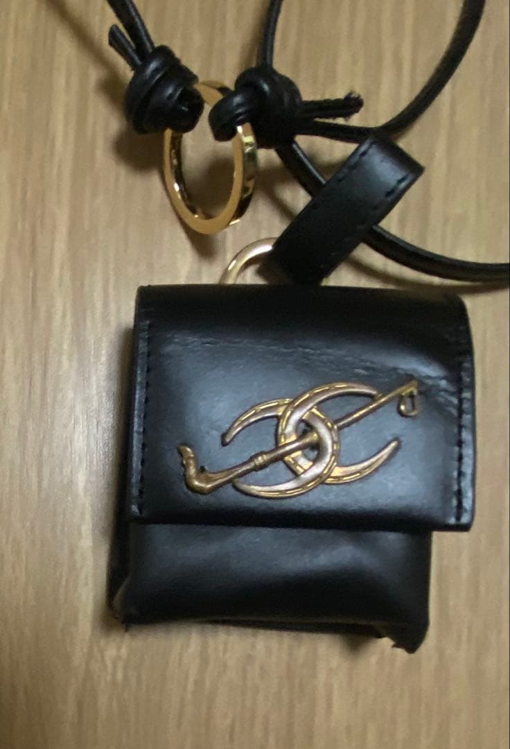 イアパピヨネ　レザー　ミニショルダー　ホース モチーフ　馬　ブラック　チャーム付