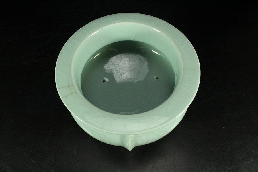 中国美術 袴腰 三足 青磁香炉(K-XA947)