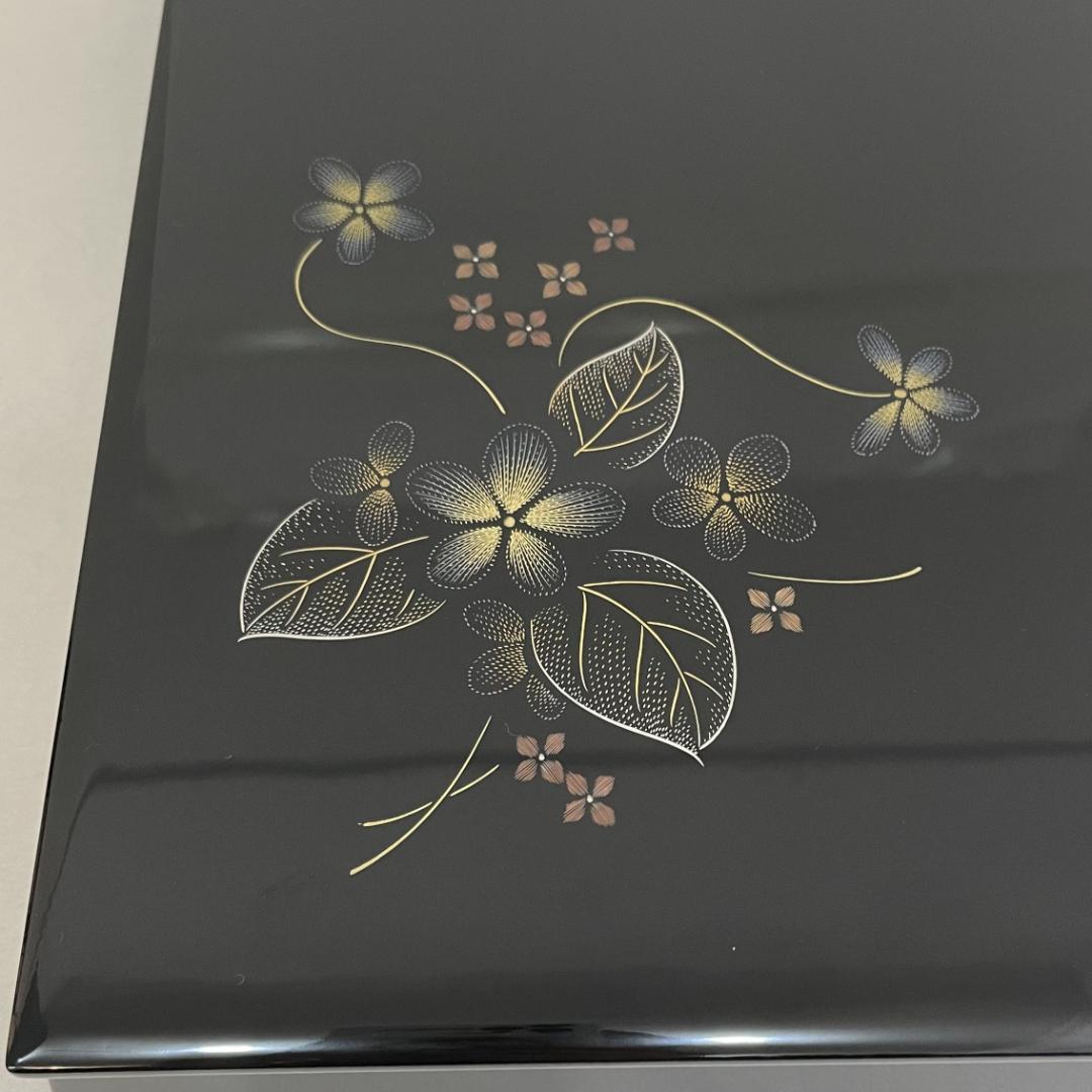 手許箱（てもと箱）　小物入れ　漆器　木製　漆　花沈金　Q035