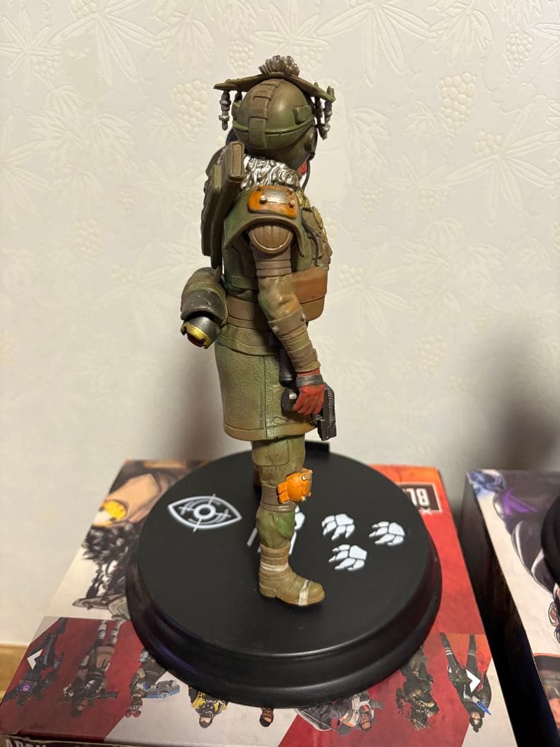 Apex Legendsフィギュア レイス ・ブラッドハウンド【箱・ケース付】