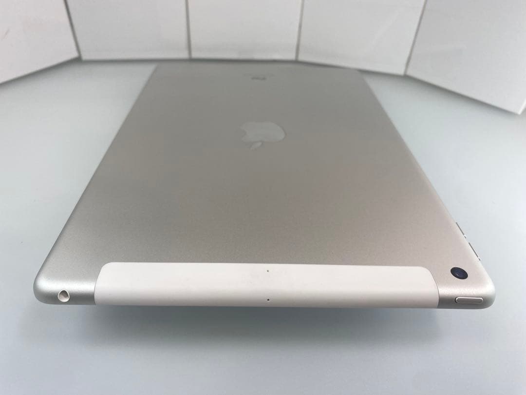 iPad第8世代32GBシルバーcellular SIMフリー