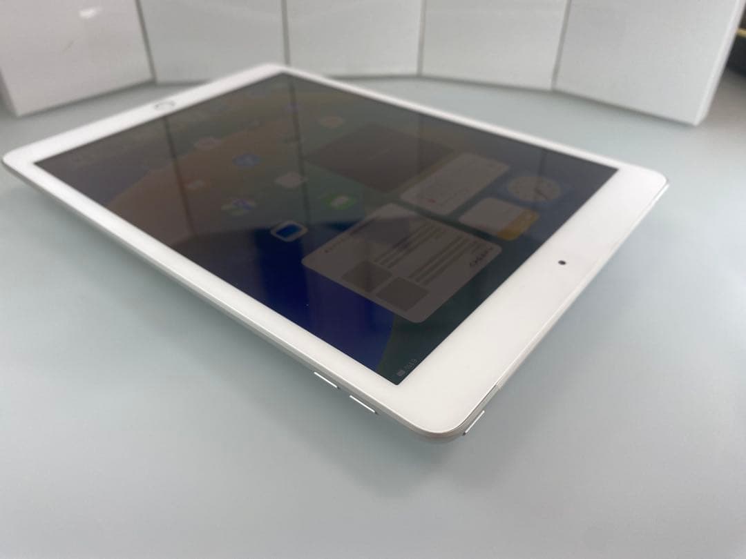 iPad第8世代32GBシルバーcellular SIMフリー