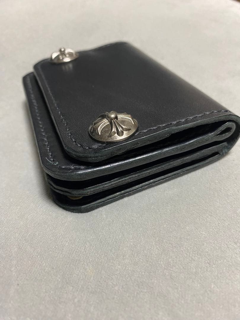 【姫路レザー】ミニトラッカーウォレット　ブラック クロスコンチョ