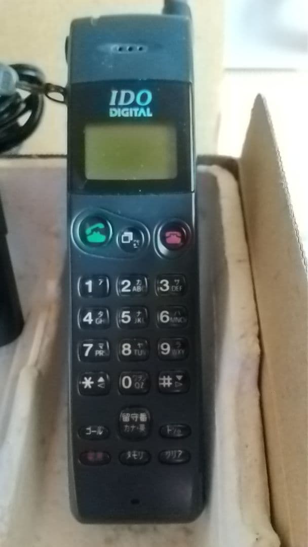 ジャンク品。20年前の IDO 携帯電話！ D309 携帯電話 IDO 本体