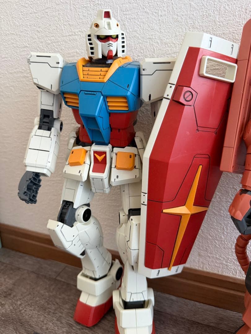 ガンダム、シャア専用ザクメガサイズモデルセット ジャンク完成品