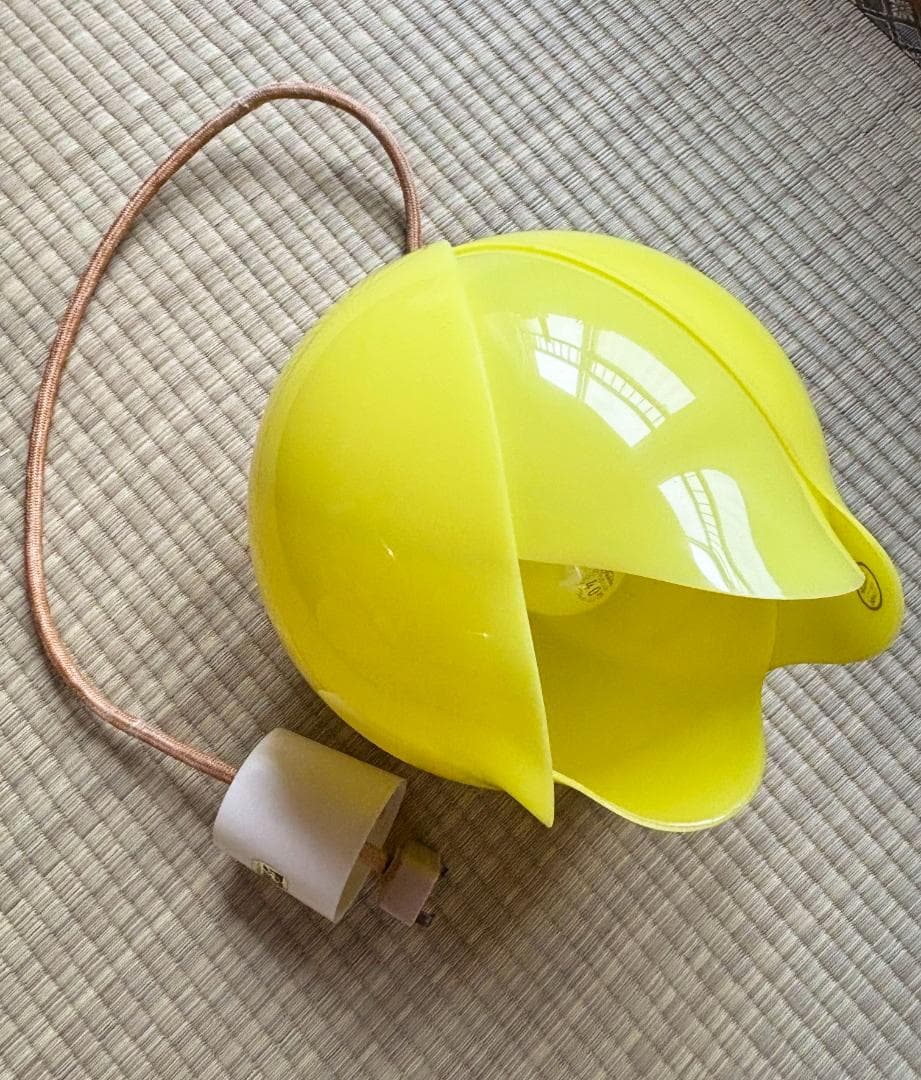 昭和レトロ　吊り下げ照明　黄色チューリップ型ペンダントライト