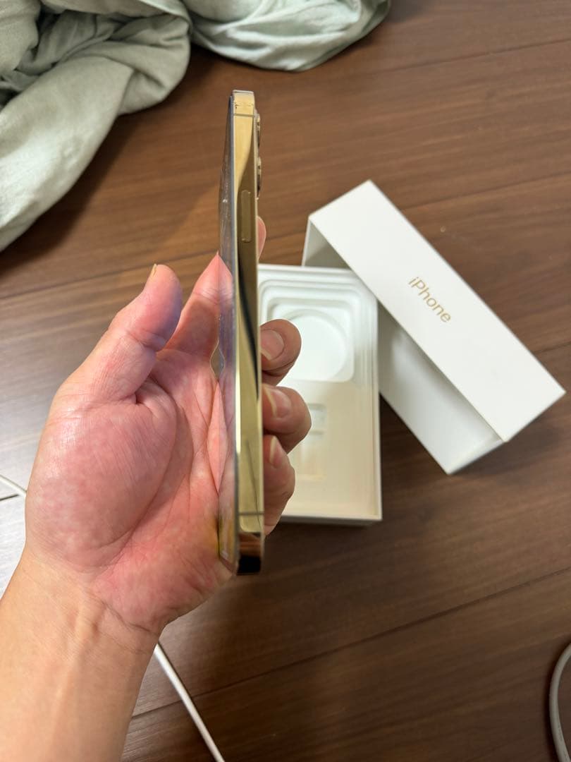 iPhone 12 Promaxゴールド本体　木村様のみ購入可能
