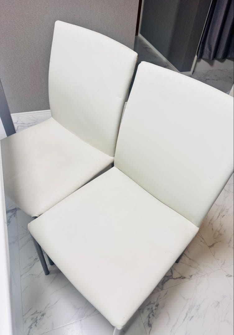 ホワイトダイニングテーブルと椅子4脚セット